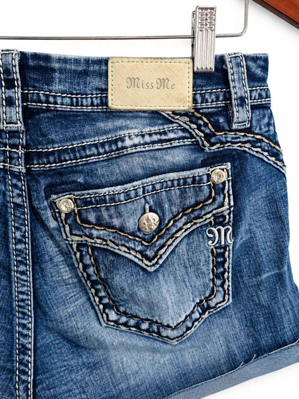 Miss Me Curvy Skinny Denim Shorts Women’s Size 28 Blue Embellished Distressed Cu